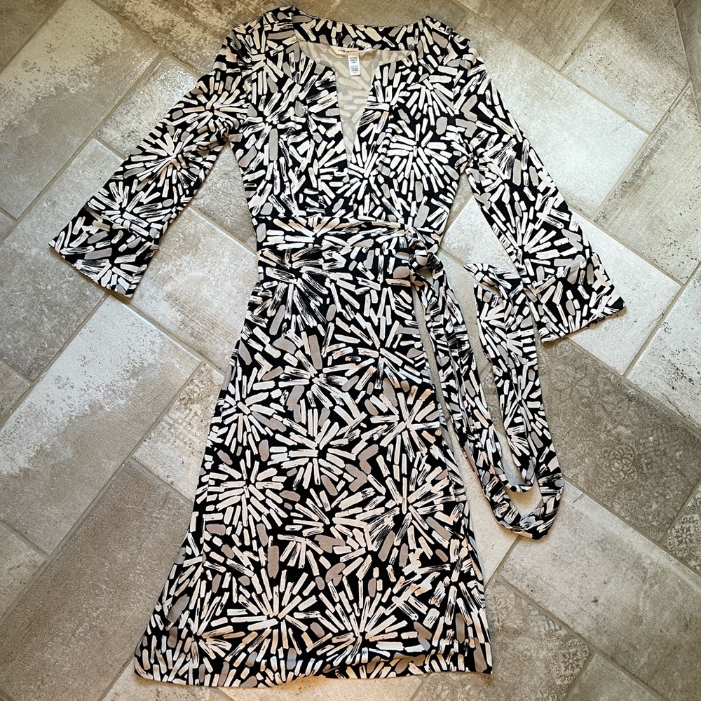 Diane von Furstenberg Black/White/Taupe Geometric Wrap Dress with 3/4 Sleeves